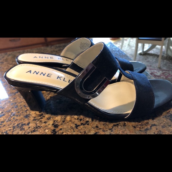 Sandals - Picture 2 of 5